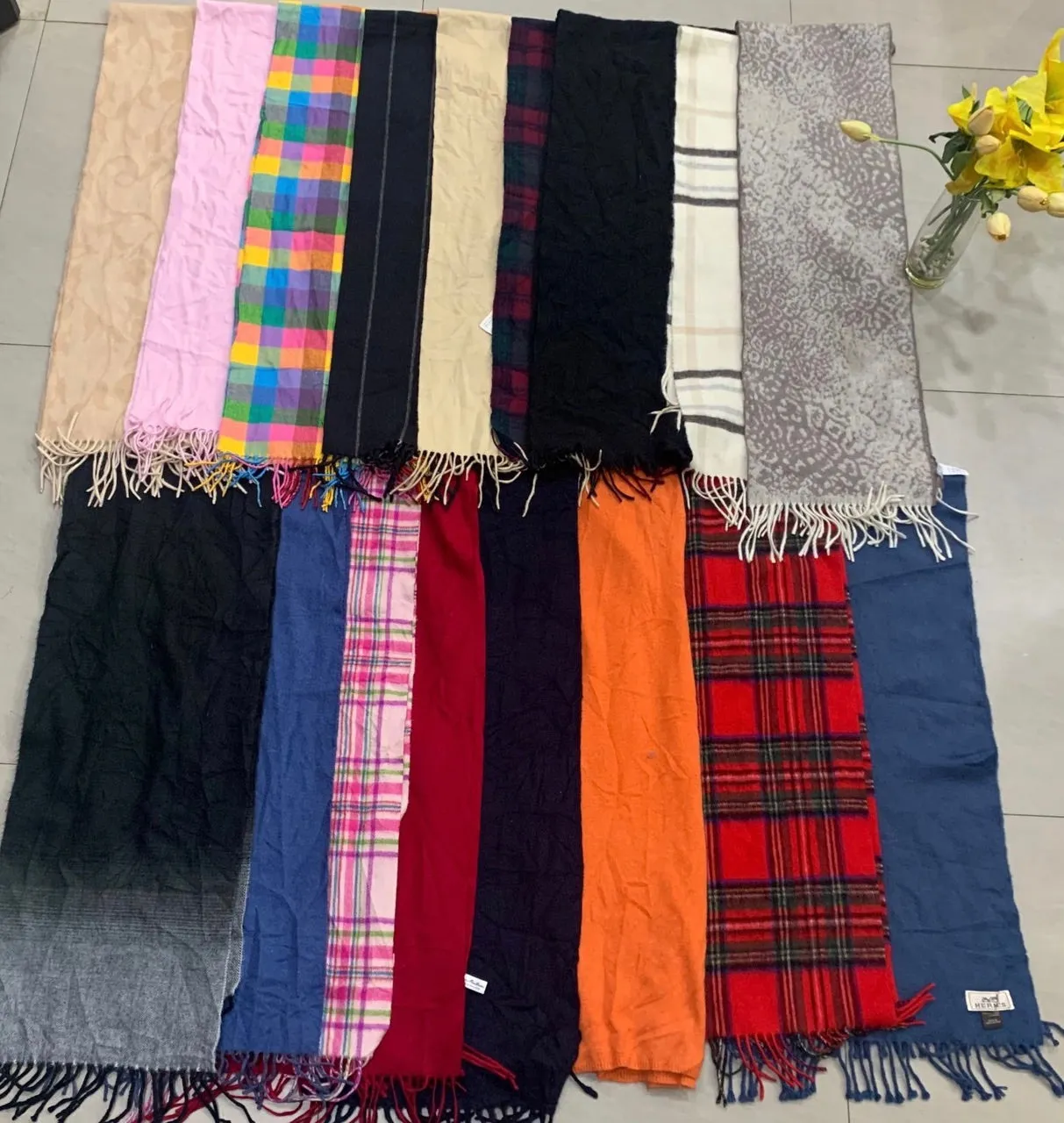 Fleek Credit: Cashmere Scarves - 100%pure ( 20 pieces)